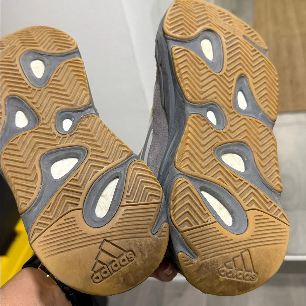 Adidas Yeezy Boost 700 V2‎ Tephra Men’s Sneakers Size 5.5